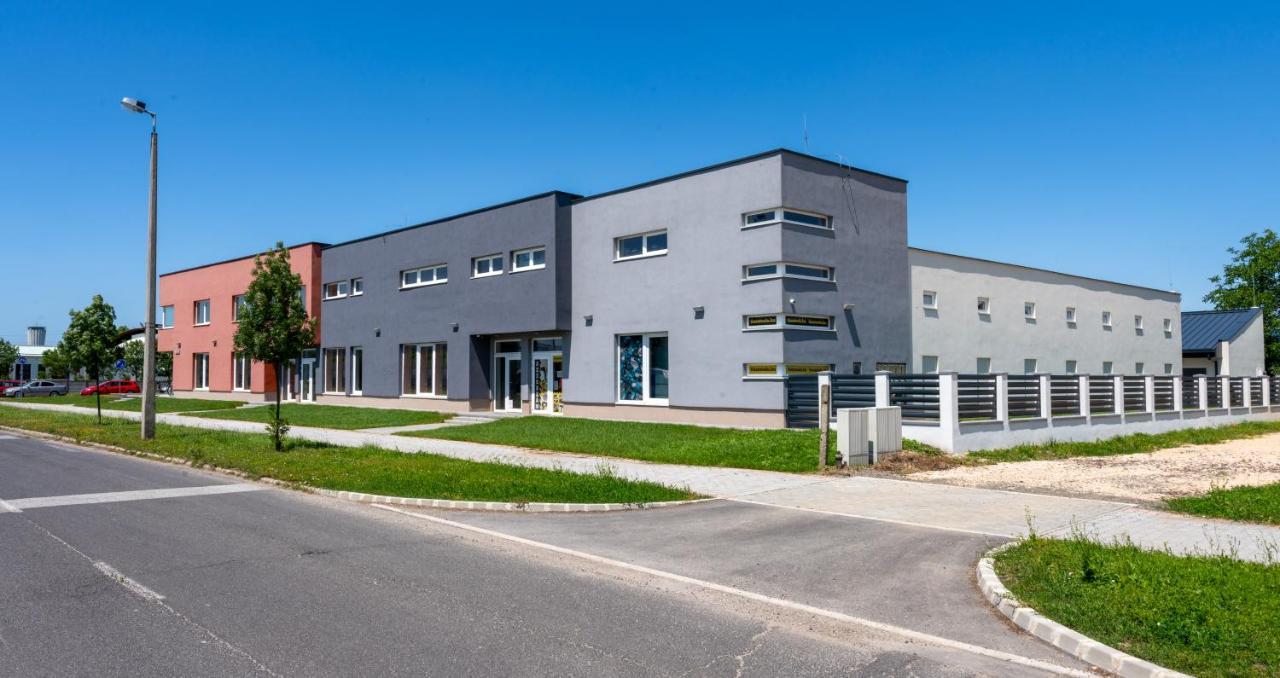 Tisza Apart Apartamento Tiszaújváros Exterior foto